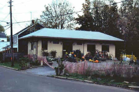 ex-Sag-Harbor-Express-House_viewE_1984.jpg (66548 bytes)